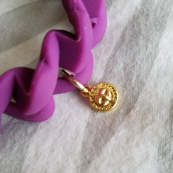 NWOT MARC by Marc Jacobs Rubber Turnlock Bracelet - Picture 2 of 2